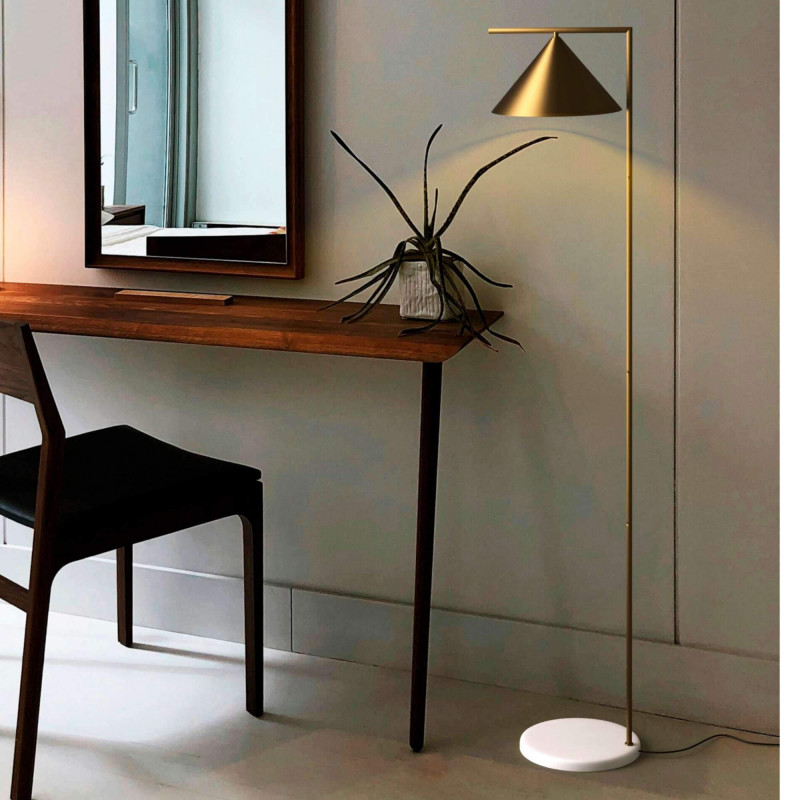 Ålesund Gulvlampe – Marmorbase med Guldfinish - Billede 3