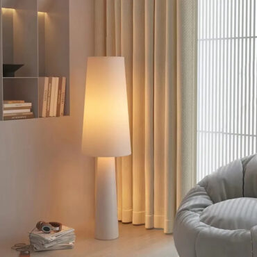 Halden Gulvlampe – Skandinavisk Minimalistisk Design