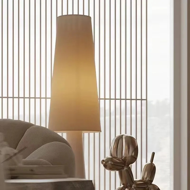 Halden Gulvlampe – Skandinavisk Minimalistisk Design - Billede 2