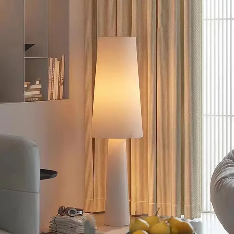 Halden Gulvlampe – Skandinavisk Minimalistisk Design - Billede 3
