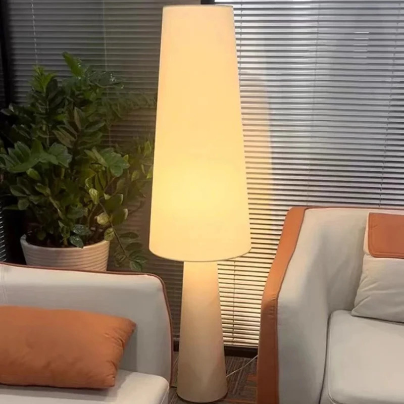 Halden Gulvlampe – Skandinavisk Minimalistisk Design - Billede 6